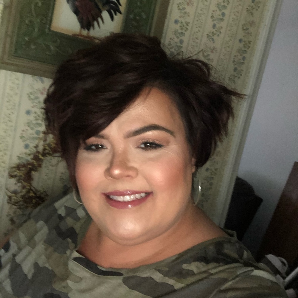 Meet your Posher, Laura